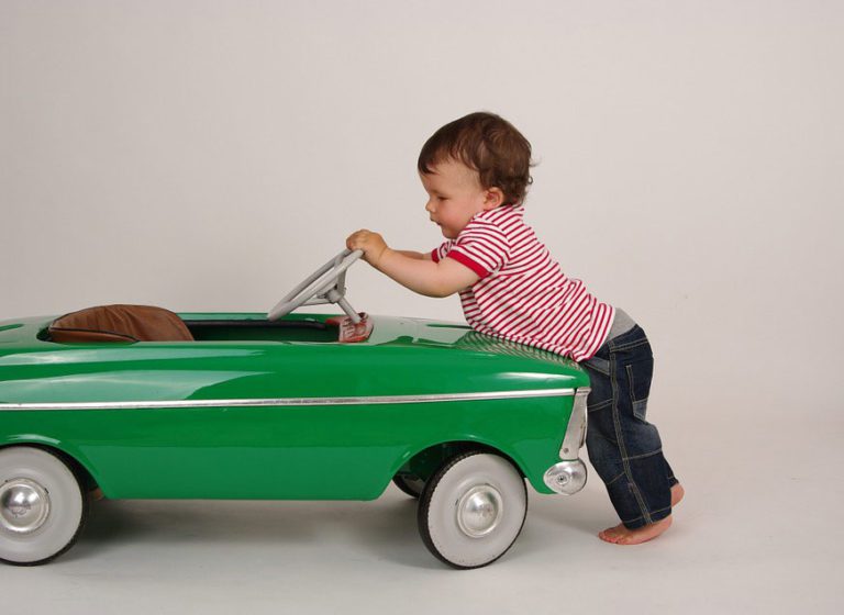 Como distraer a los ninos en un viaje de coche largo 1 768x560 - ¿Cómo distraer a los niños en un viaje de coche largo?