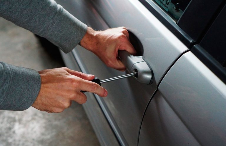 Los ladrones emplean este truco para robar en tu coche 768x499 - Los ladrones emplean este truco para robar en tu coche