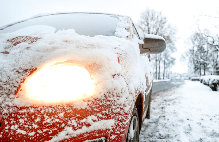 Siete consejos para conducir con nieve y hielo de forma segura